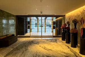 20241135_Mandarin-Oriental-Mayfair-London_ERosen-entrance-1