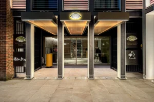 20241135_Mandarin-Oriental-Mayfair-London_ERosen-entrance-night-1