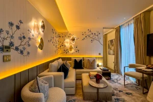 20241135_Mandarin-Oriental-Mayfair-London_ERosen-room-living-1